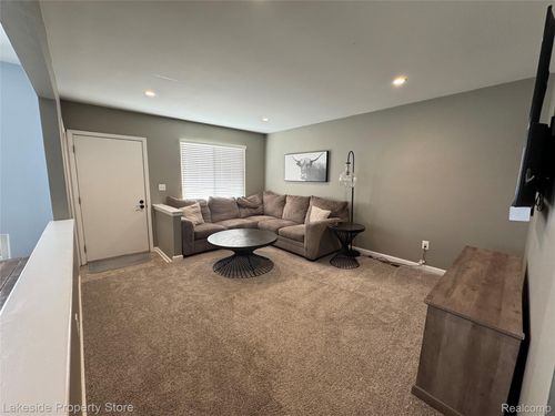 23011 Violet St, Saint Clair Shores, MI, 48082-2761 | Card Image