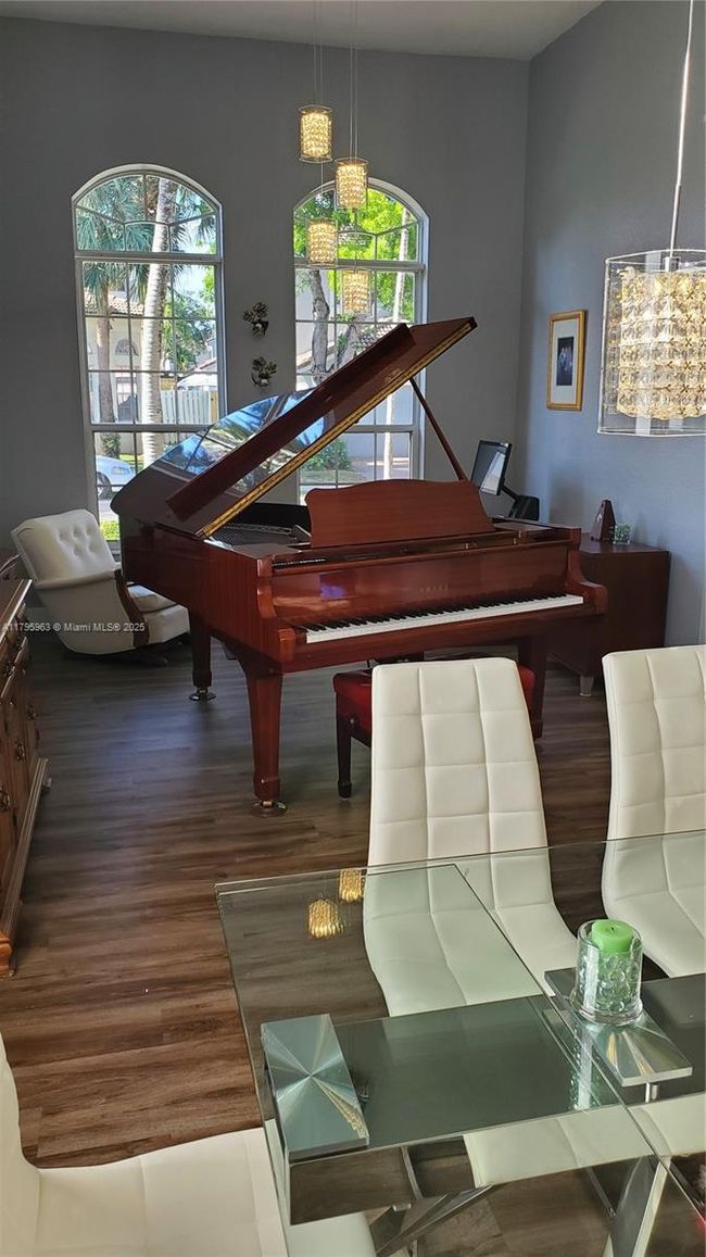7310 Nw 17 Th Ct, House other with 4 bedrooms, 2 bathrooms and null parking in Pembroke Pines FL | Image 4