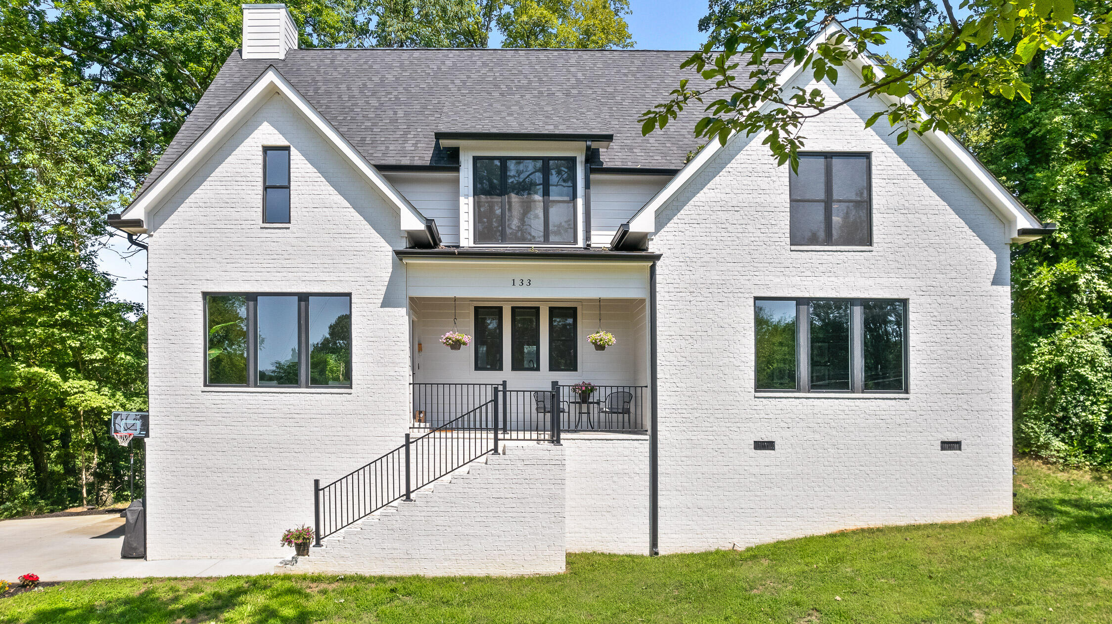 Flora Cir, Chattanooga, TN 37415