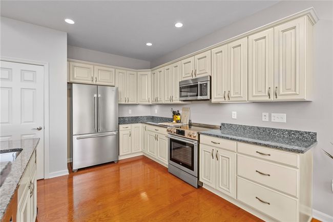 105 Summit Dr, Condo with 3 bedrooms, 2 bathrooms and 2 parking in Sewickley PA | Image 11