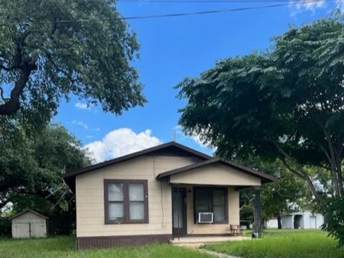 210 N Walnut Avenue, Luling, TX, 78648 | Card Image