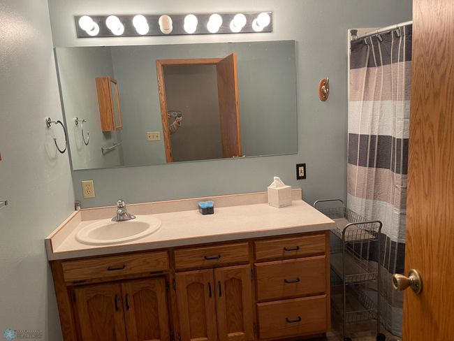Upstairs Full bath | Image 20