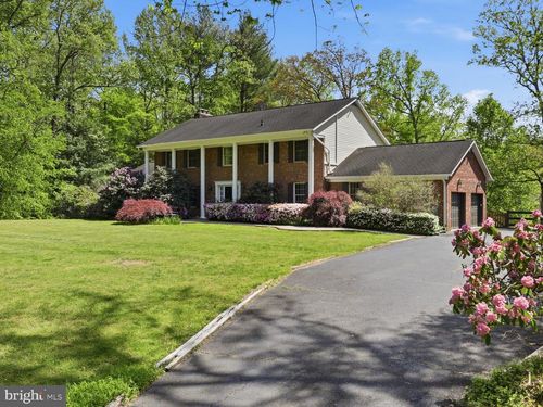 5605 Smoke Rise Ln, Fairfax Station, VA, 22039-1005 | Card Image