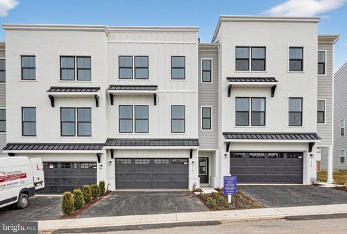 82-110 Lizabetta Ln, KING OF PRUSSIA, PA, 19406-3772 | Card Image