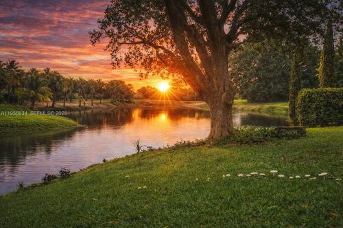 5700 White Hickory Cir, Tamarac, FL, 33319-3022 | Card Image