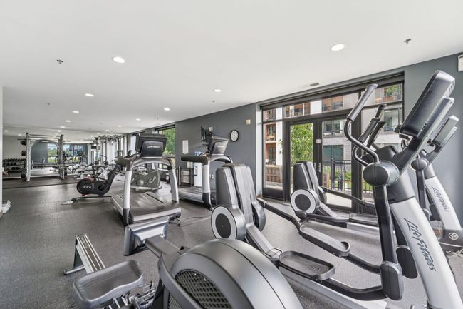 16-web-or-mls-W Lake St 305-0708-916.jpg | Image 23