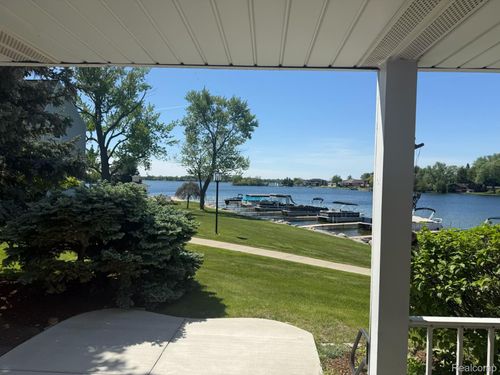 34-3553 Port Cove Dr, Waterford, MI, 48328-4571 | Card Image