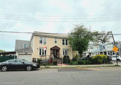 132-06 Metropolitan Ave, Richmond Hill, NY, 11418-1948 | Card Image