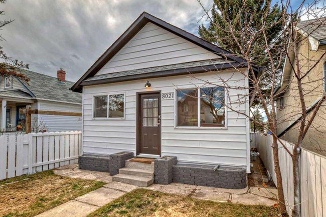 8021 24 Street Se, Home with 2 bedrooms, 1 bathrooms and 4 parking in Calgary AB | Image 3