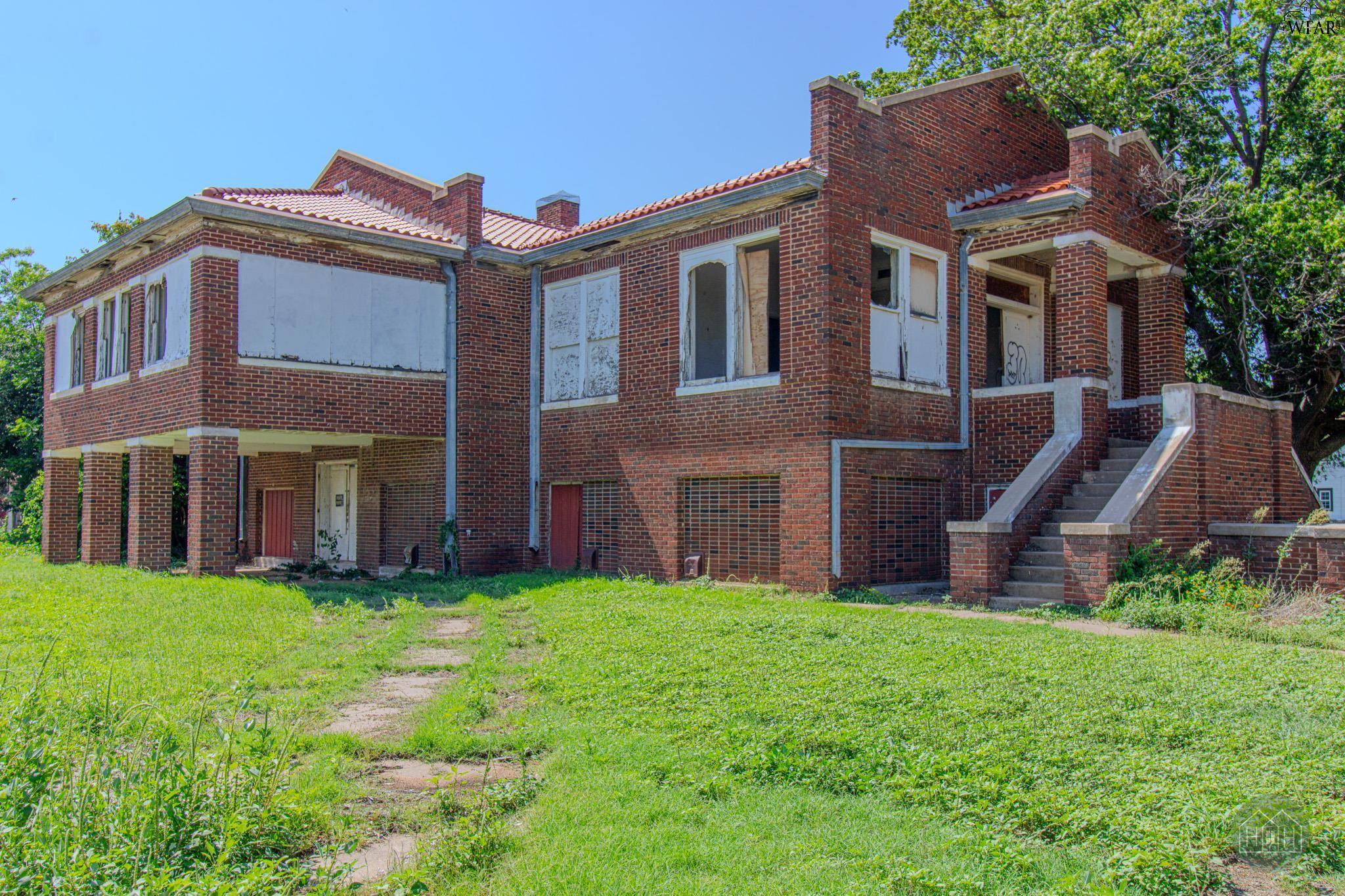 Commercial Sale in Vernon