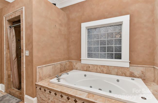 Primary Bathroom | Image 32