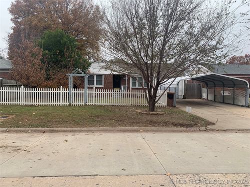 4966 Newport Ave, Tulsa, OK, 74105-4624 | Card Image