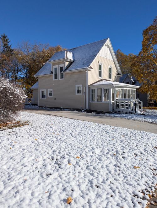 614 Cass St, Greenville, MI, 48838-1768 | Card Image