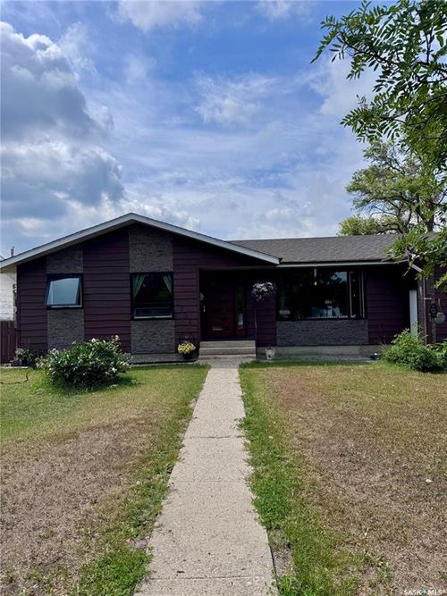 1204 N Railway St E, Swift Current, SK, S9H1E7 | Card Image