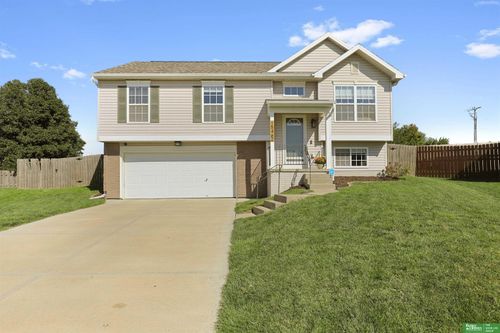 15462 Mormon Cir, Bennington, NE, 68007-1464 | Card Image