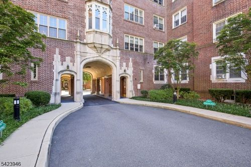 39-133 Summit Ave, Summit, NJ, 07901-2846 | Card Image