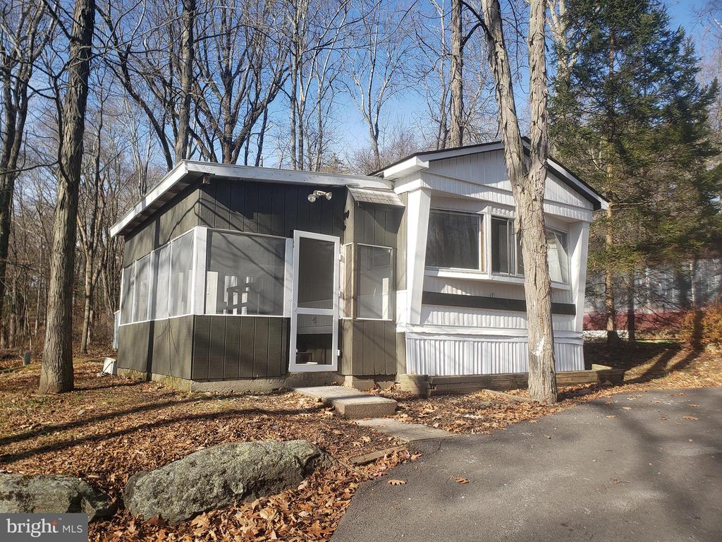 Bartion Ct, Bartonsville, PA 18321