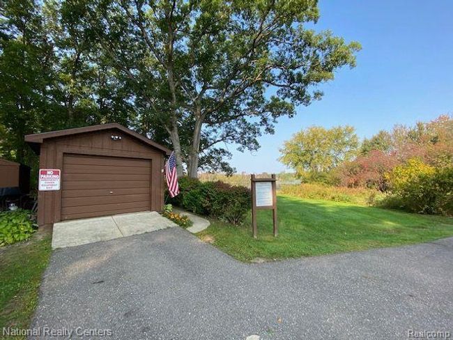 3 - 11987 Shenandoah Dr, Home with 2 bedrooms, 2 bathrooms and null parking in South Lyon MI | Image 41
