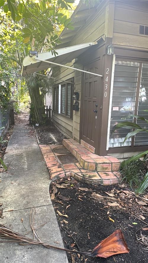 a-2430 Sw 25th Ter, Miami, FL, 33133-2217 | Card Image