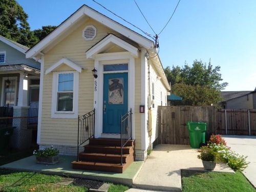 525 Derbigny St, Gretna, LA, 70053-6017 | Card Image