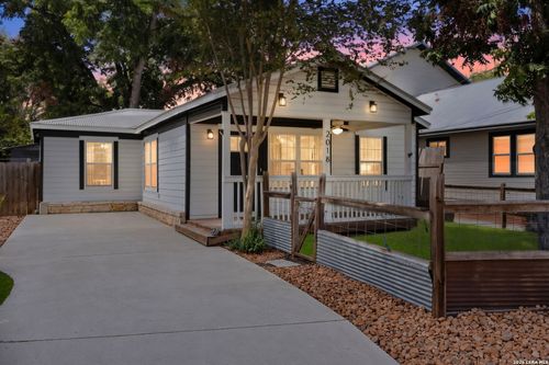 2018 Katy St, New Braunfels, TX, 78130-8020 | Card Image