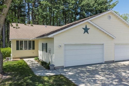 1711 Hillcrest Dr, Baraboo, WI, 53913-1479 | Card Image