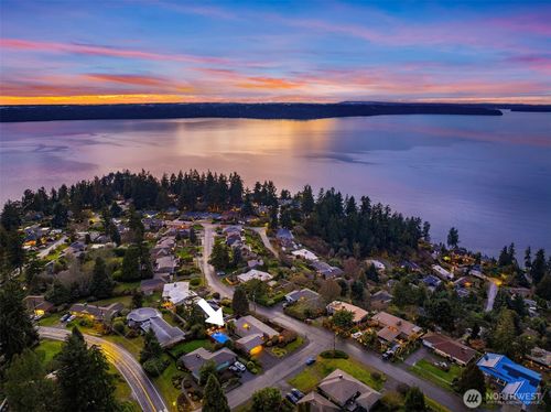 16705 27th Ave Sw, Burien, WA, 98166-3221 | Card Image