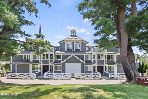 stables-1a-19 Hawthorne St, Stockbridge, MA, 01262-7759 | Card Image