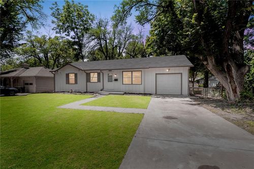 8918 Switzer St, Overland Park, KS, 66214-2058 | Card Image