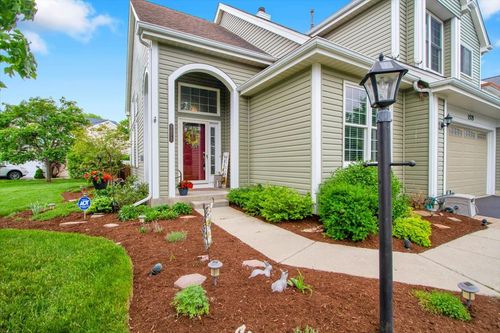 1575 Woodbury Circle, Gurnee, IL, 60031 | Card Image