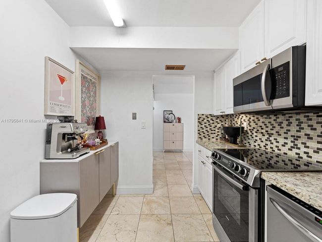 APT-1015 - 6039 Collins Ave, Condo with 1 bedrooms, 2 bathrooms and null parking in Miami Beach FL | Image 13
