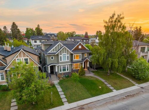2427 22a St Nw, Calgary, AB, T2M3X8 | Card Image