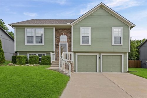 1010 Nw Scenic Dr, Grain Valley, MO, 64029-7341 | Card Image