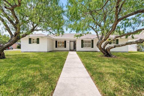 630 Bradshaw Dr, Corpus Christi, TX, 78412-3002 | Card Image