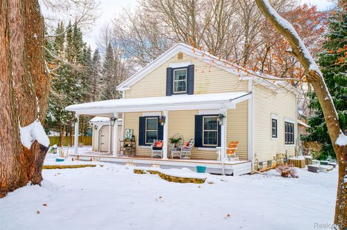 1543 Bosak Dr, Brighton, MI, 48114-8738 | Card Image