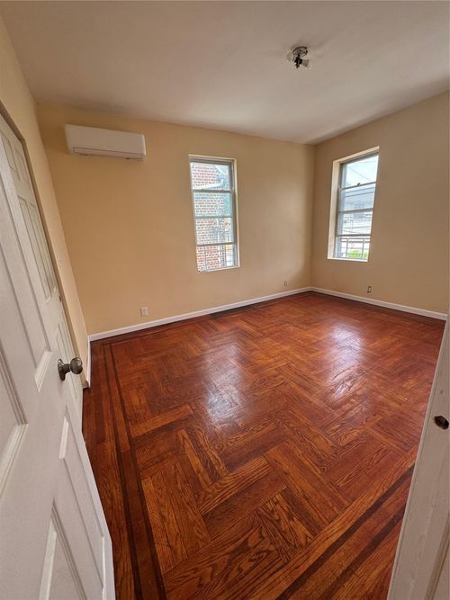 4421 Murdock Ave, Bronx, NY, 10466-1108 | Card Image