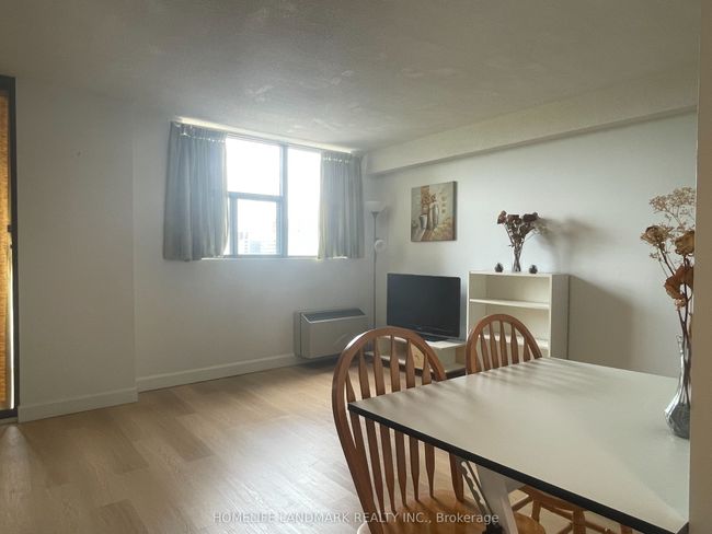 802 - 519 Dundas St W, Condo with 2 bedrooms, 1 bathrooms and null parking in Toronto ON | Image 4