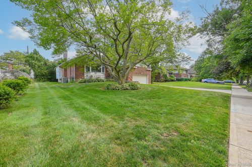 216 Birch Dr, New Hyde Park, NY, 11040-2322 | Card Image