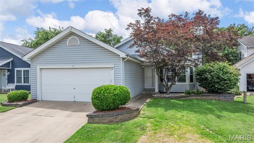 37 Kingspointe Dr, Saint Peters, MO, 63376-3682 | Card Image