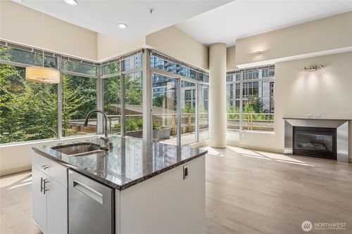 w200-900 Lenora St, Seattle, WA, 98121-2720 | Card Image