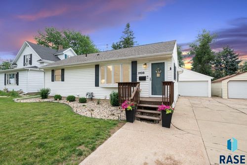 3108 E 15th St Street, Sioux Falls, SD, 57103 | Card Image