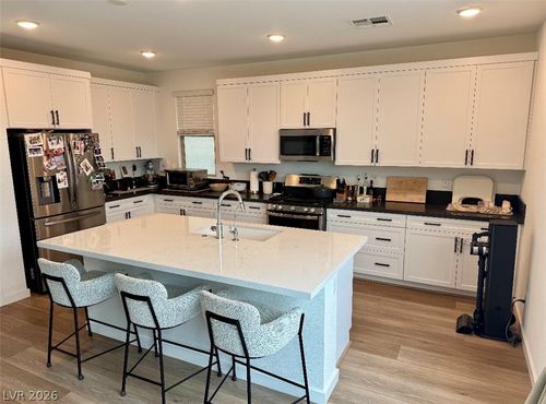 724 Emerson Creek Ct, North Las Vegas, NV, 89084-1400 | Card Image