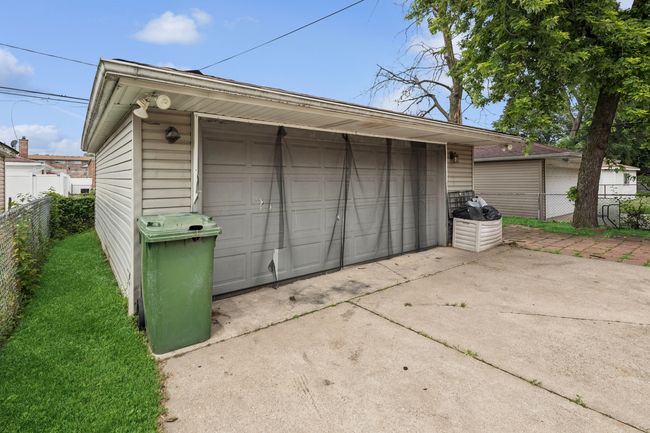 15320 Evers St, House other with 3 bedrooms, 2 bathrooms and 2 parking in Dolton IL | Image 17