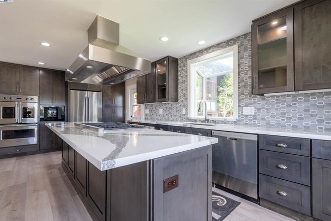 18355 Carlton Ave, House other with 2 bedrooms, 1 bathrooms and null parking in Castro Valley CA | Image 13