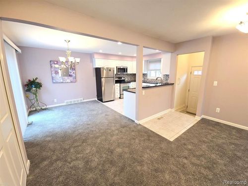 2722 Sparta Dr, Troy, MI, 48083-2461 | Card Image