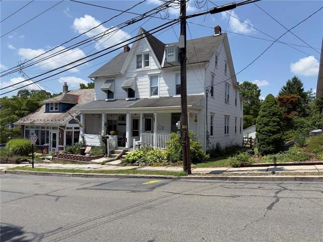 Diamond St, Slatington, PA 18080
