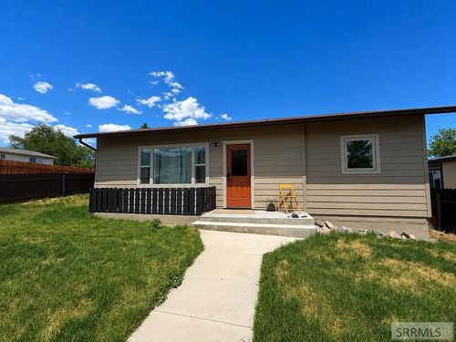 211 Fairmont St, Salmon, ID, 83467-3932 | Card Image
