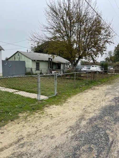 209 E Clausen Rd, Turlock, CA, 95380-9712 | Card Image