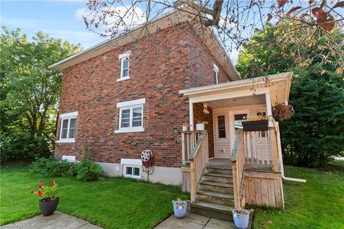 121 Queen St W, Mount Forest, ON, N0G2L1 | Card Image