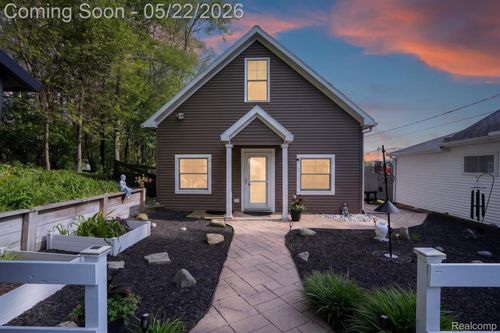6548 Buckshore Dr, Whitmore Lake, MI, 48189-9669 | Card Image